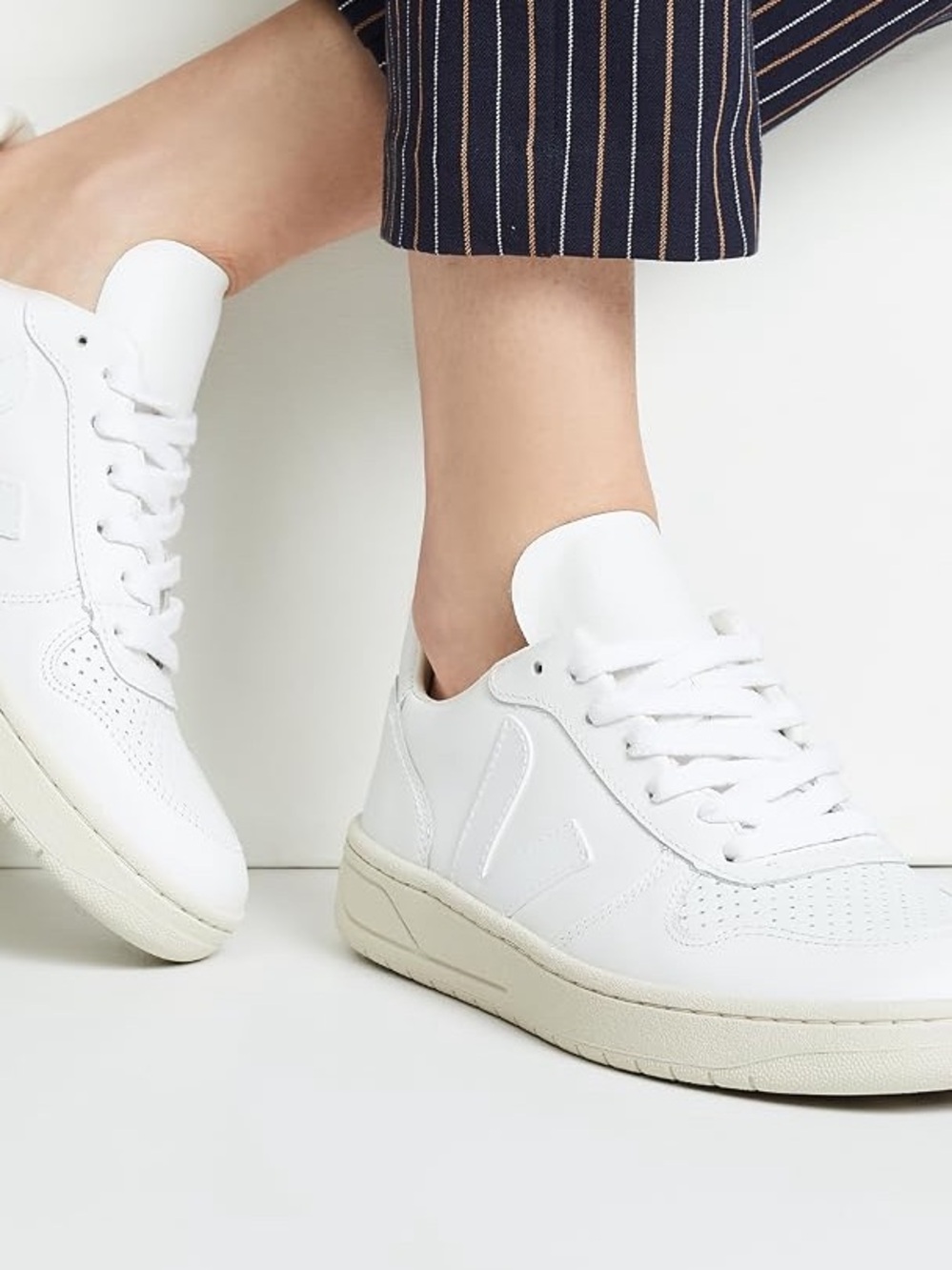 Veja V10 Sneakers